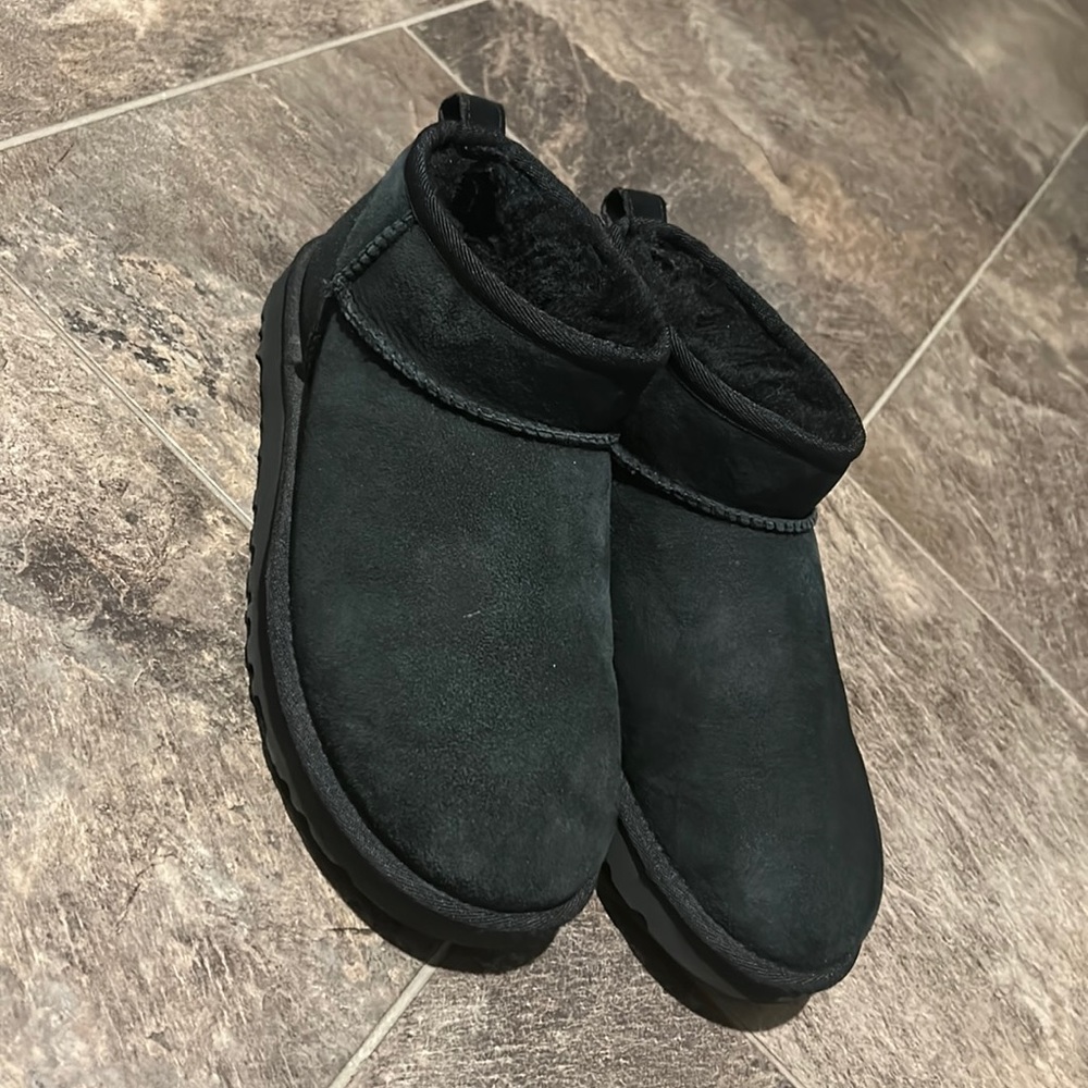 Size 8 ultra mini uggs women’s